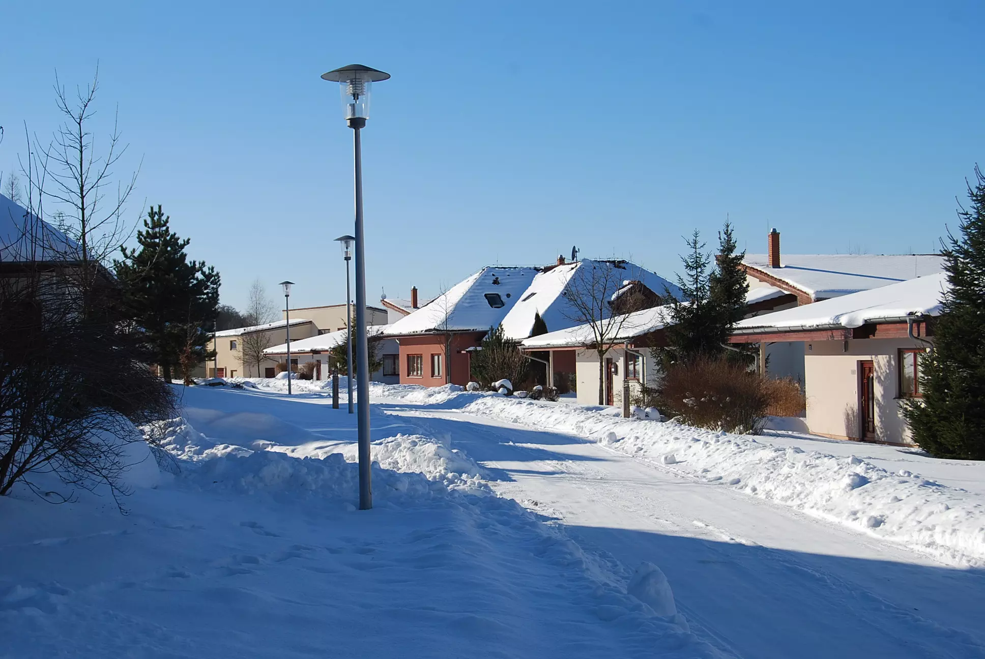 Winter, straatje, huis te koop, Tsjechie.